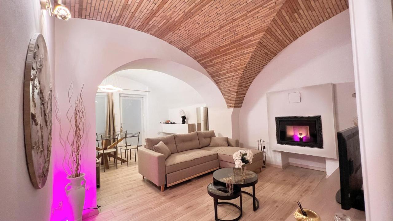L'Arco Sul Lago • Gold Apartment Castro  Exteriér fotografie