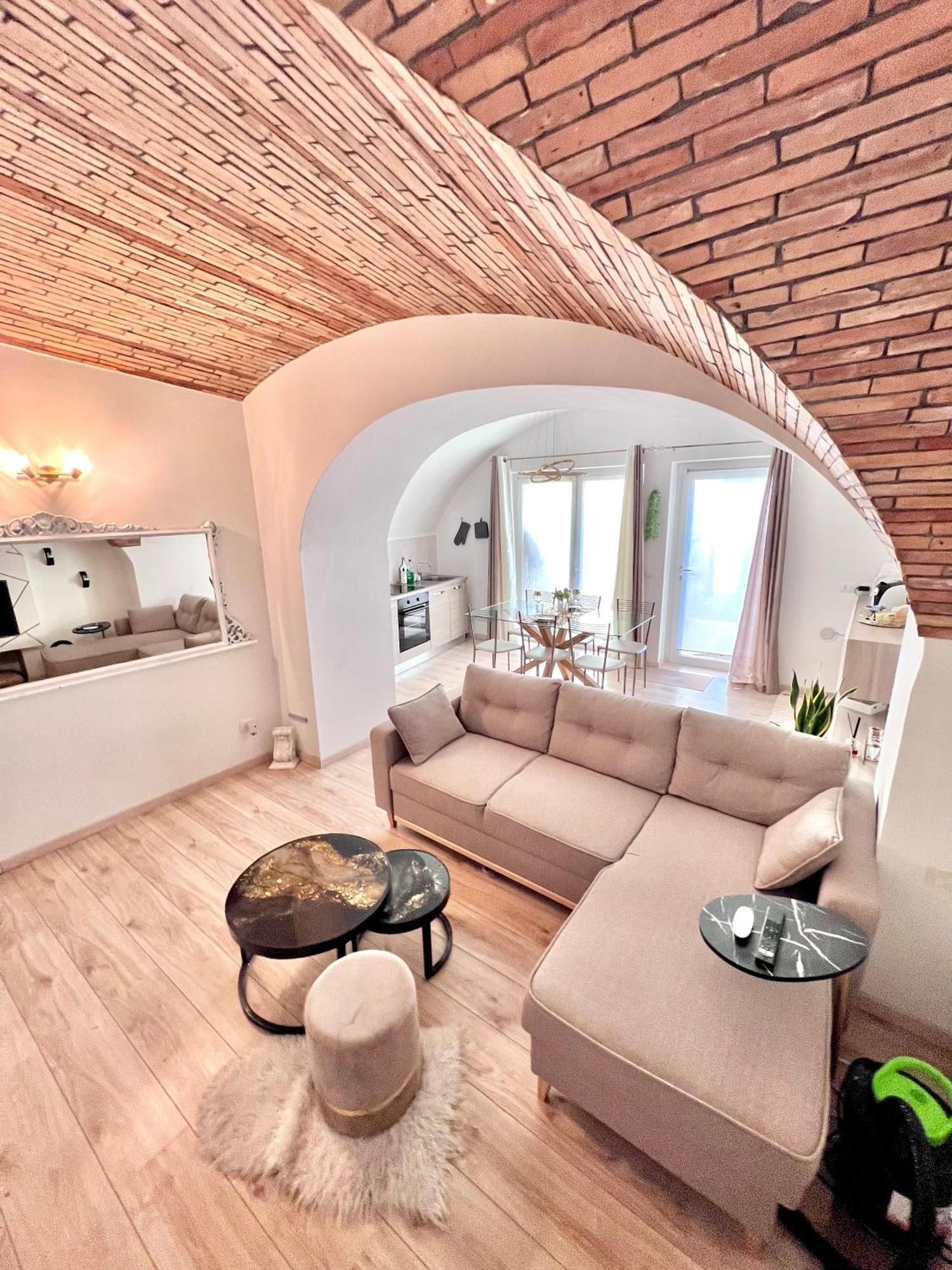 L'Arco Sul Lago • Gold Apartment Castro  Exteriér fotografie