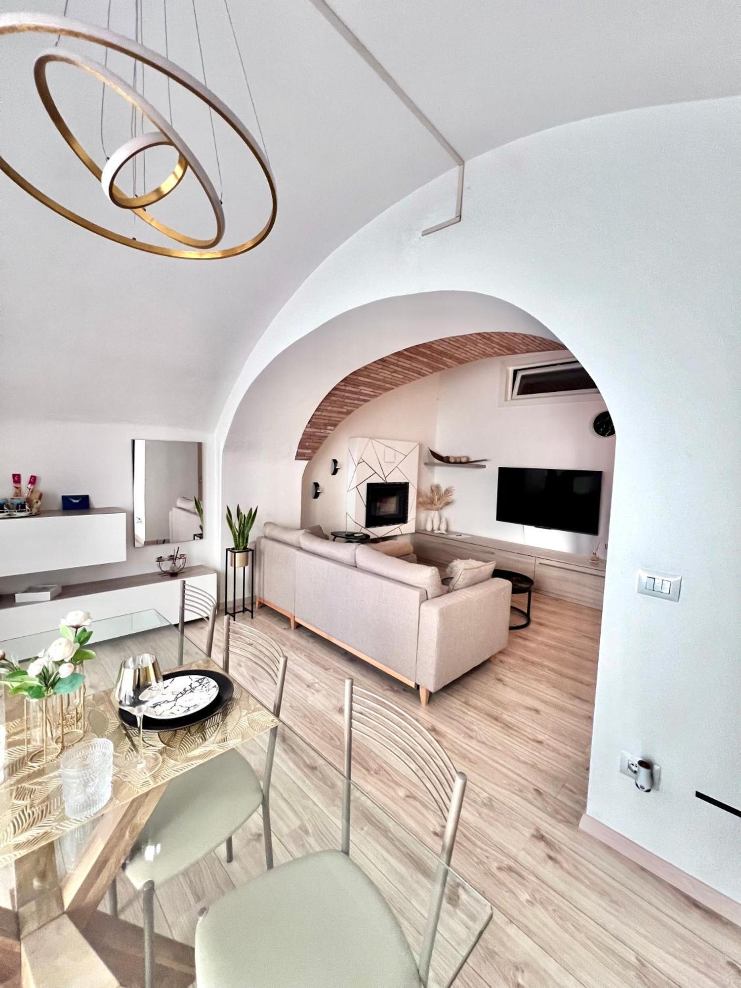 L'Arco Sul Lago • Gold Apartment Castro  Exteriér fotografie